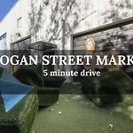 Stylish Retreat Walkable To Bars & Restaurants