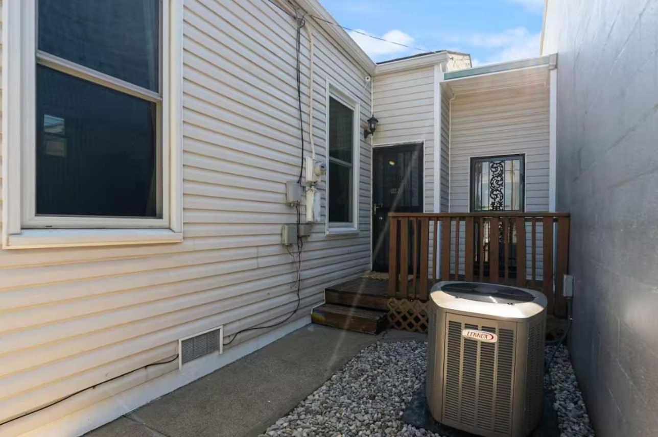 Stylish Retreat Walkable To Bars & Restaurants *