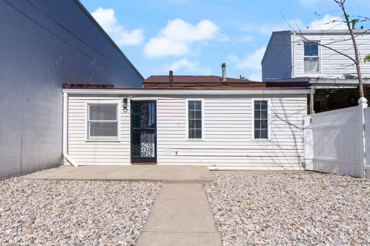 Holiday home Stylish Retreat Walkable To Bars & Restaurants *