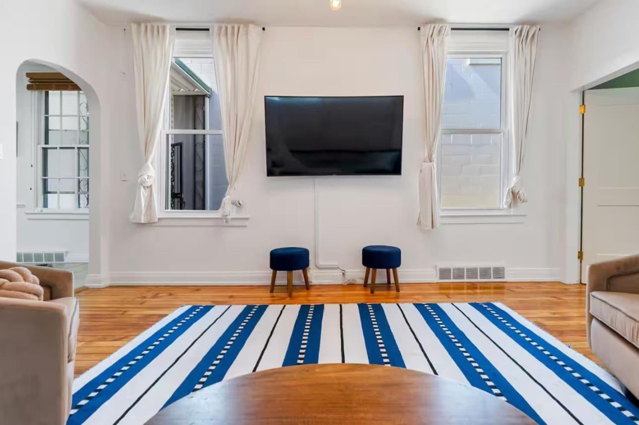 Stylish Retreat Walkable To Bars & Restaurants