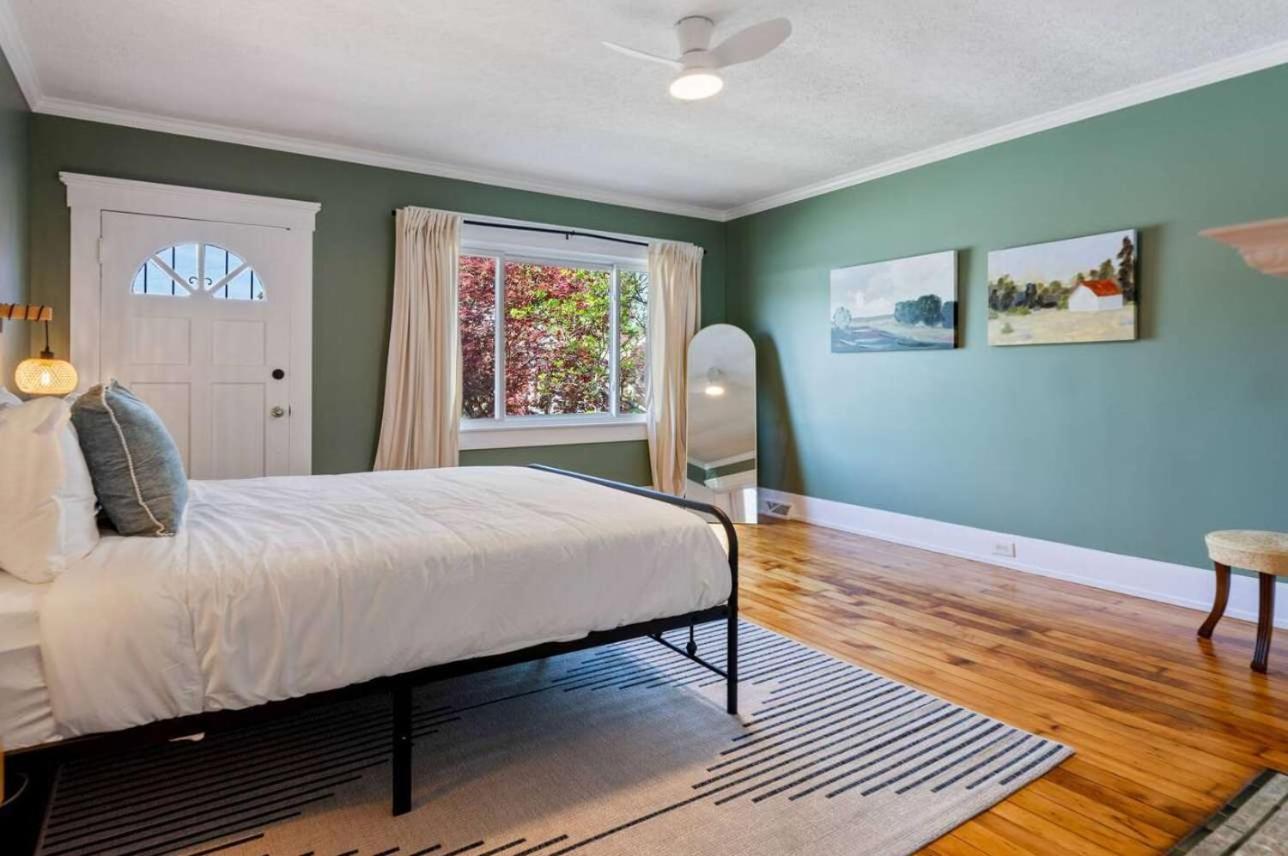 Holiday home Stylish Retreat Walkable To Bars & Restaurants
