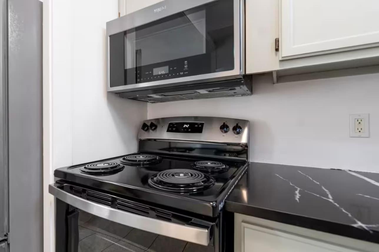 Holiday home Stylish Retreat Walkable To Bars & Restaurants *