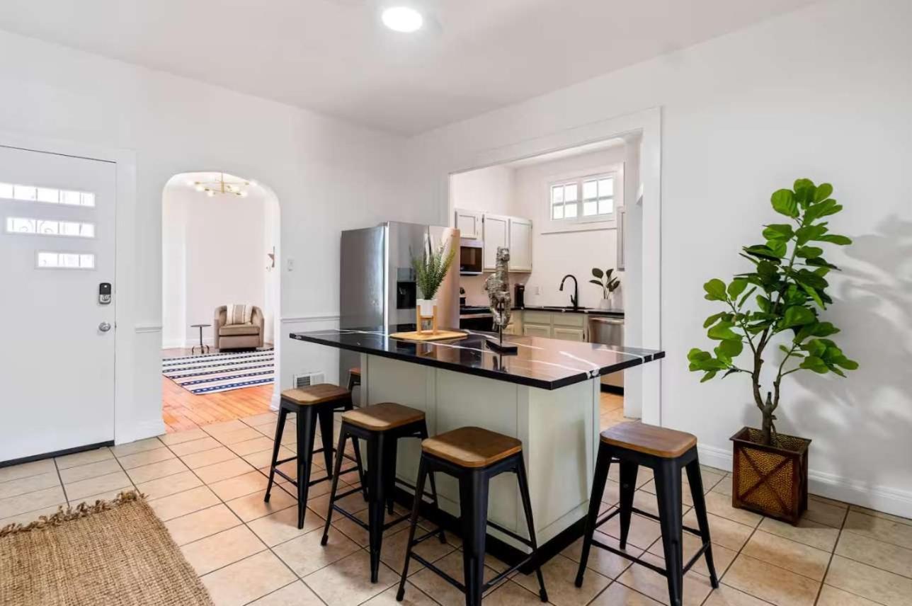 Stylish Retreat Walkable To Bars & Restaurants Holiday home Louisville